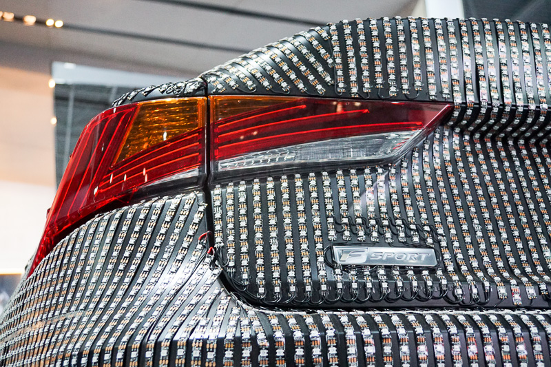 4万1999個のLEDを装着