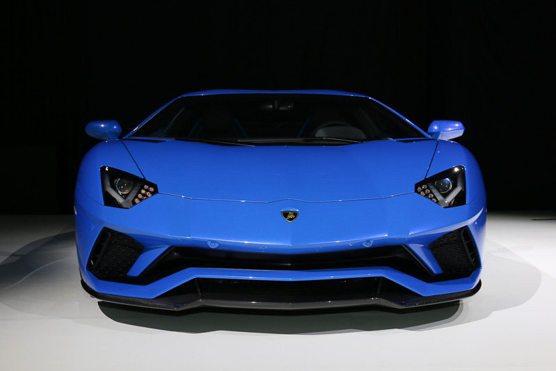 アヴェンタドール S。ボディカラーは「BLU NETHUNS」