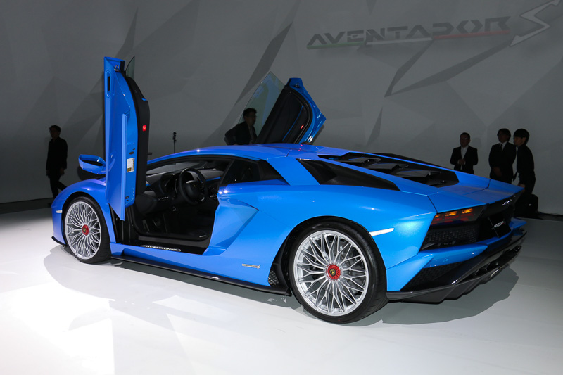 アヴェンタドール S。ボディカラーは「BLU NETHUNS」