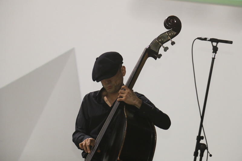 ステージではジャズバンドによる生演奏も披露された