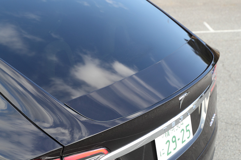 リアスポイラーはクルマを起動すると自動的にポップアップ