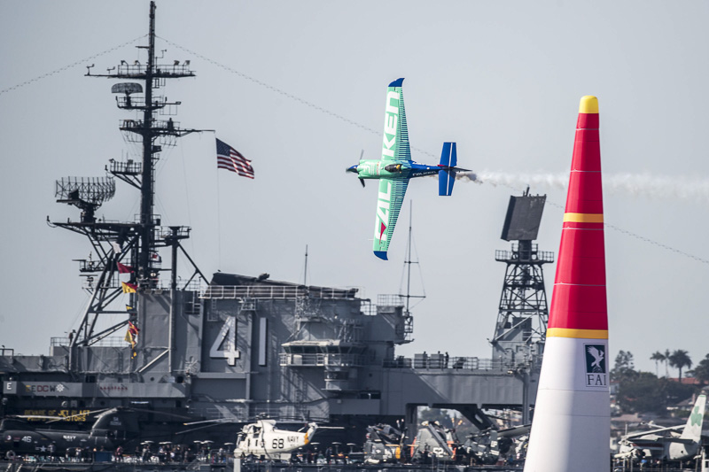 2016年6月のシーズン第3戦「レッドブル・エアレース千葉2016」以来、自身2度目の優勝を室屋義秀選手が手にした（Predrag Vuckovic/Red Bull Content Pool）