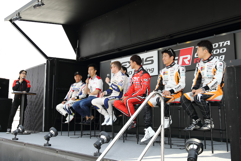 レクサス（トヨタ自動車）およびトヨタブースではWRC参戦中のヤリスWRCを展示