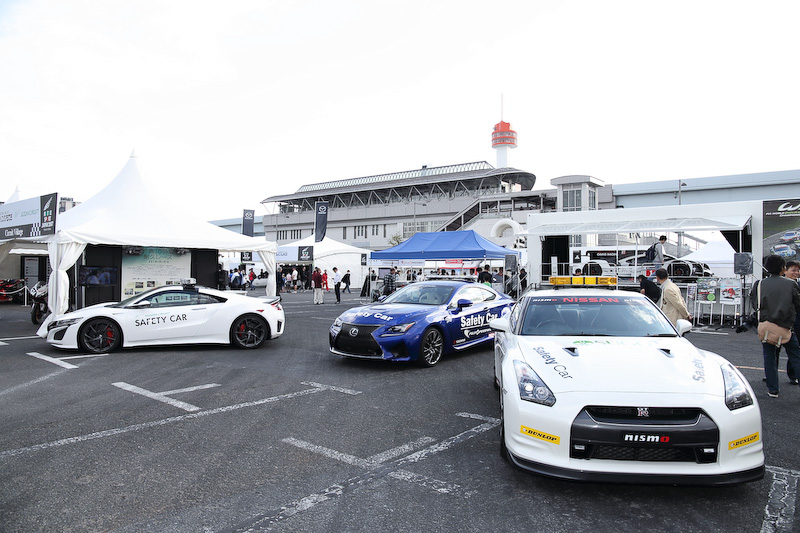 会場には3つのサーキットのセーフティカーが揃った