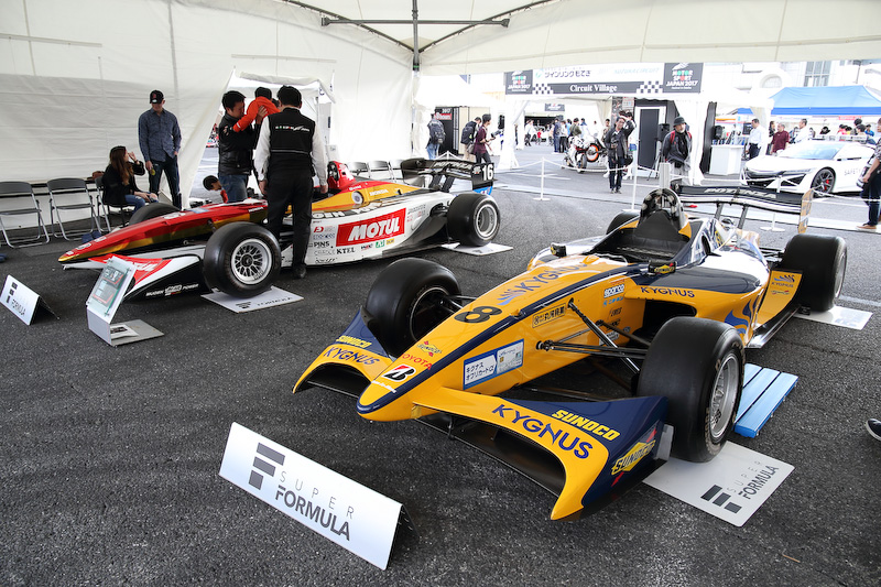 レーシングカーコックピット体験