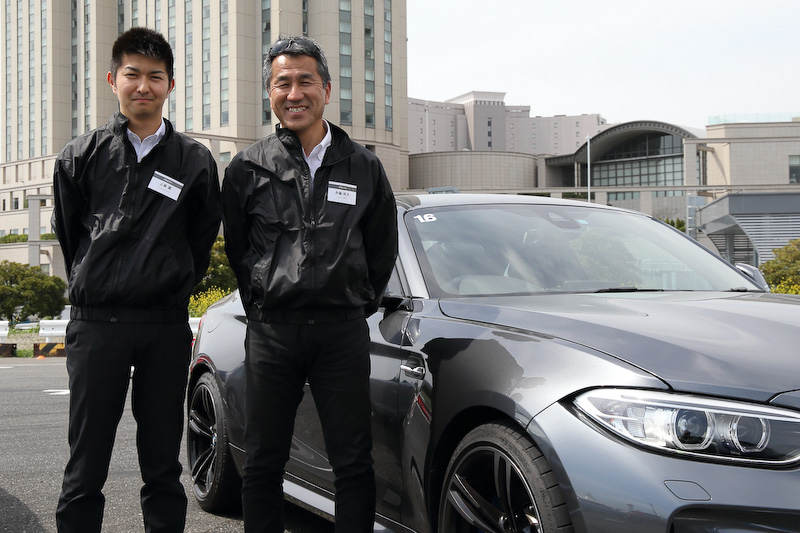 試乗は元全日本ジムカーナチャンピオンの斎藤邦夫選手やレーシングドライバーの近藤翼選手も担当した