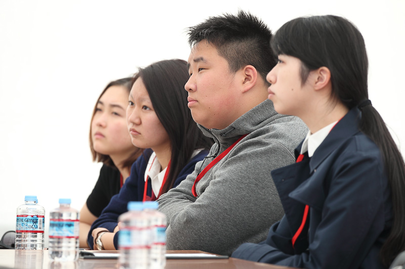 未知への挑戦にみんな真剣だ