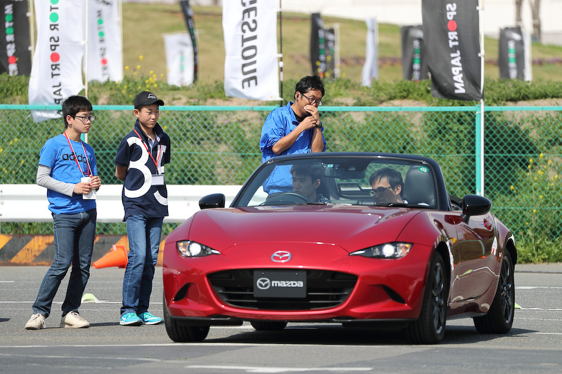何しろみんな初めての運転。講習も1人ひとりに丁寧に行なわれる