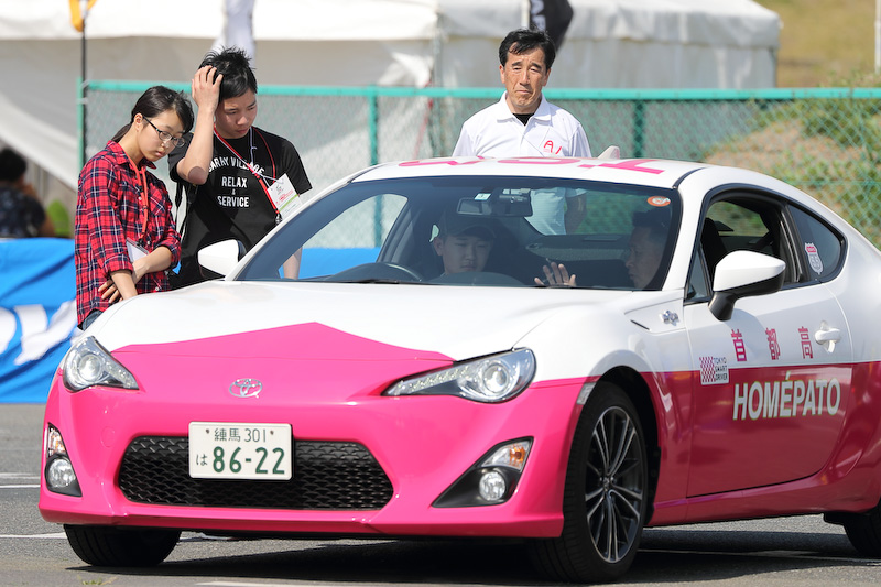 何しろみんな初めての運転。講習も1人ひとりに丁寧に行なわれる