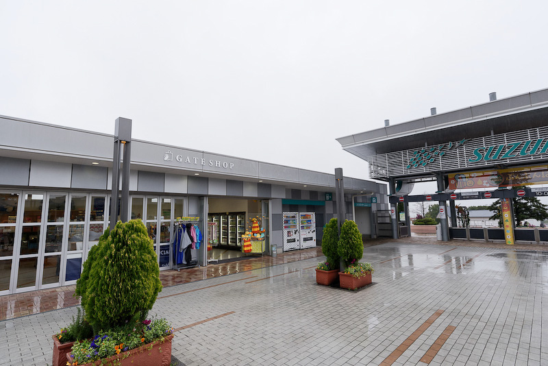 メインゲートの手前にある「GATE SHOP」