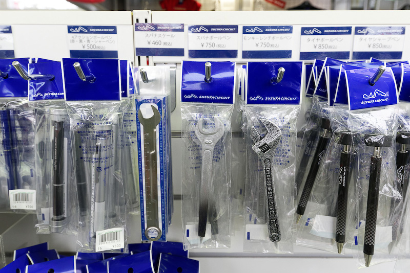 スパナ、モンキーレンチを模したボールペン（750円）