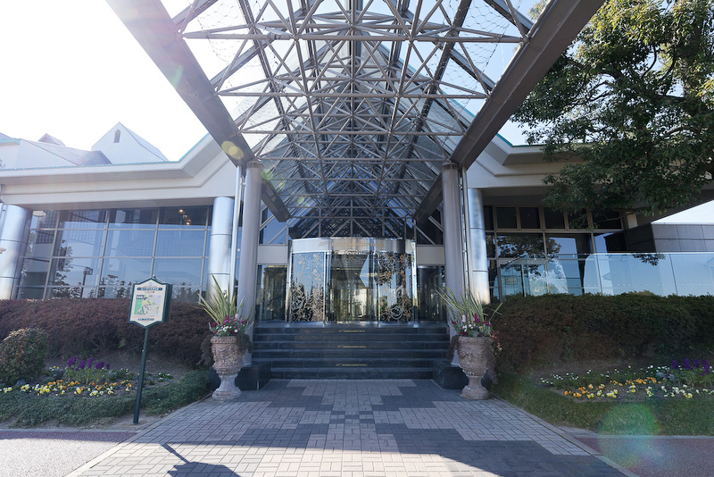 「鈴鹿サーキットホテル」のMain館と入り口