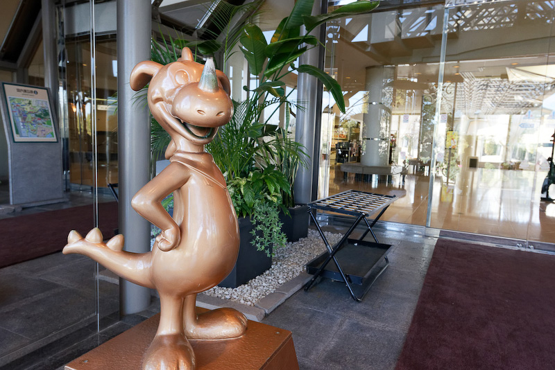 「鈴鹿サーキットホテル」のMain館と入り口