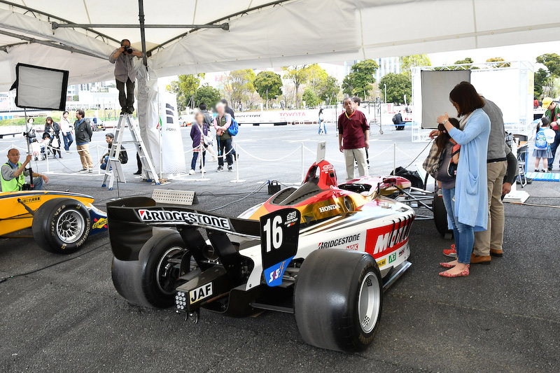 ファミリーフォトセッションの模様（写真提供：JRPA）