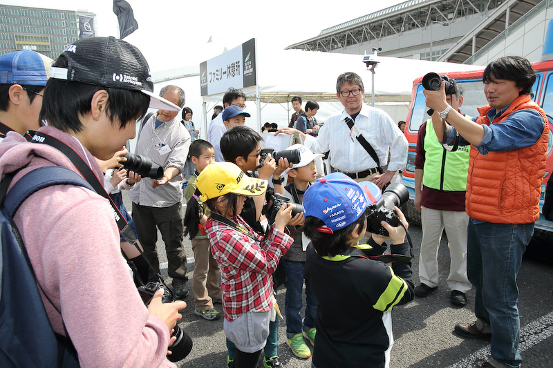 コースサイドで行なわれたジュニアフォトスクールの模様