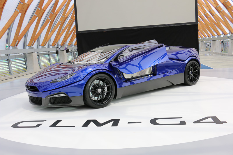 オープン時はフロント側から、クローズ時はリア側からドアが動く