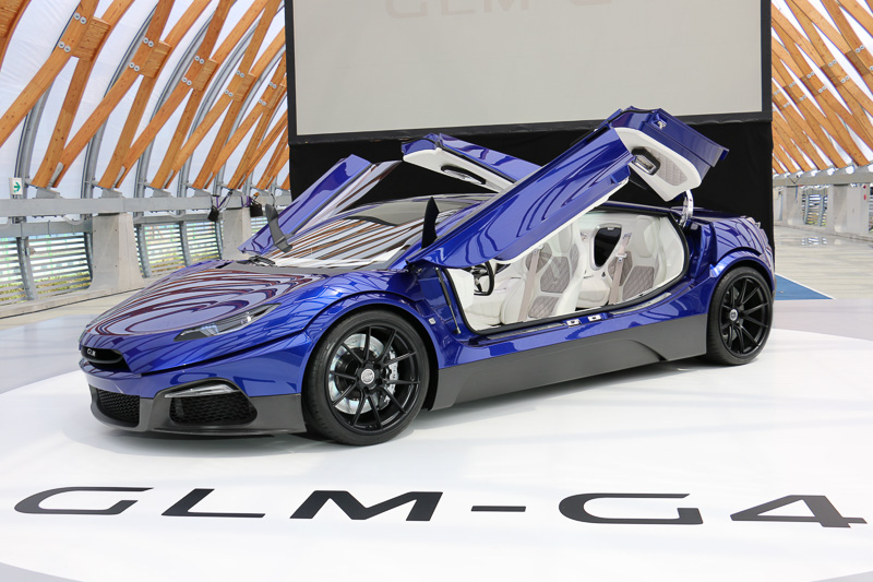 オープン時はフロント側から、クローズ時はリア側からドアが動く