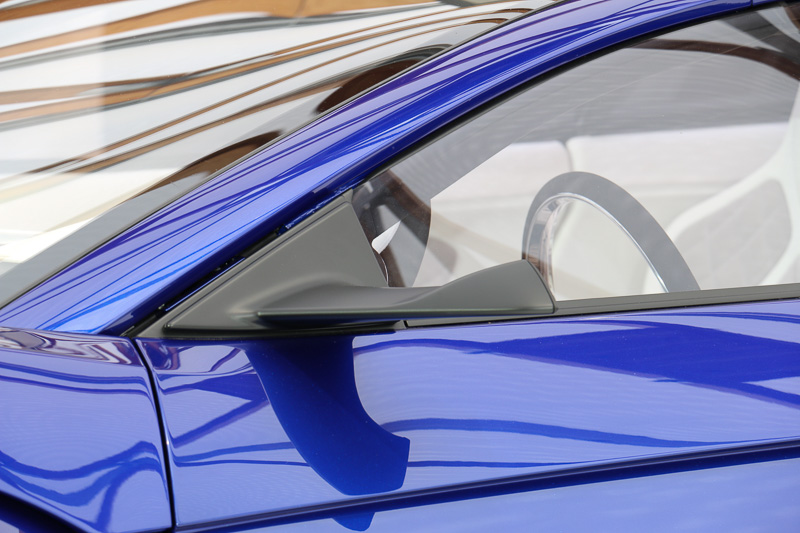 コンパクトで薄型のドアミラーはカメラを使ったものとなっている。量産モデルの仕様は今後検討していくとのこと