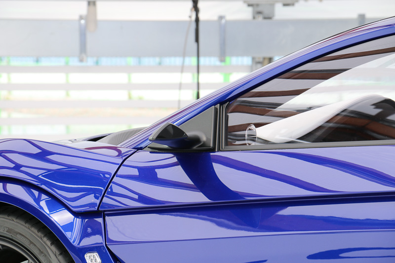 コンパクトで薄型のドアミラーはカメラを使ったものとなっている。量産モデルの仕様は今後検討していくとのこと