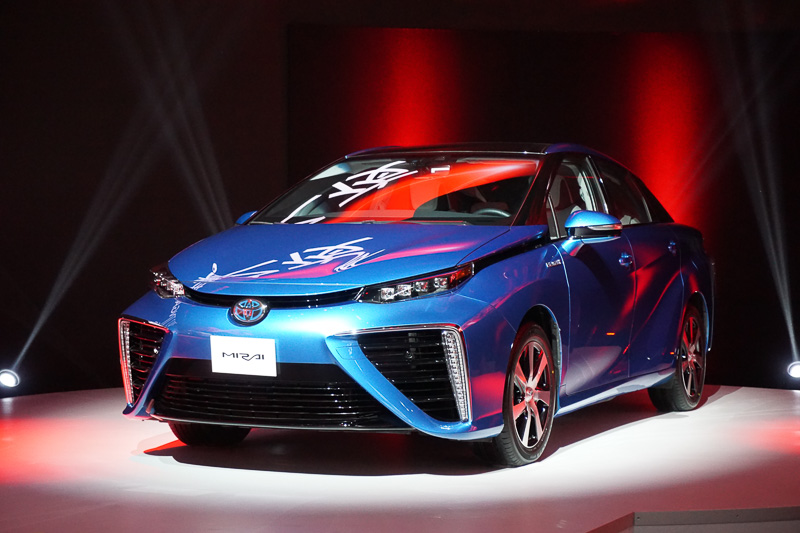 FCV「MIRAI」を展示