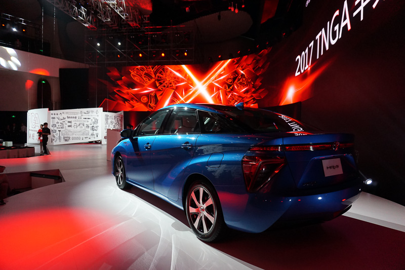 FCV「MIRAI」を展示