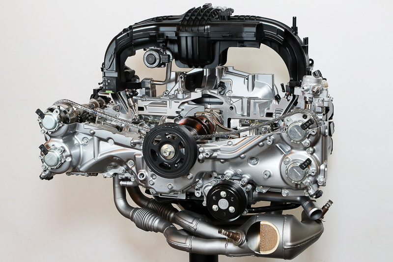 FB20型エンジンを前から。ちなみにこれはカットモデル