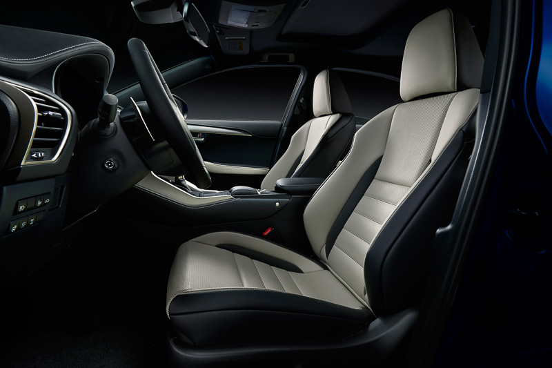 NX300“F SPORT”（中国仕様）のインテリア