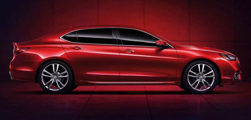 ロングホイールベース化によって後席空間を拡大。居住性を高めている