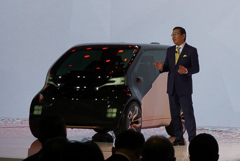 本田技研工業株式会社 代表取締役社長 社長執行役員 八郷隆弘氏は、ダイナミックに変化する中国市場でグローバルと中国の開発力を最大限に活用し、電動化や知能化といった新技術を積極的に導入するとコメント
