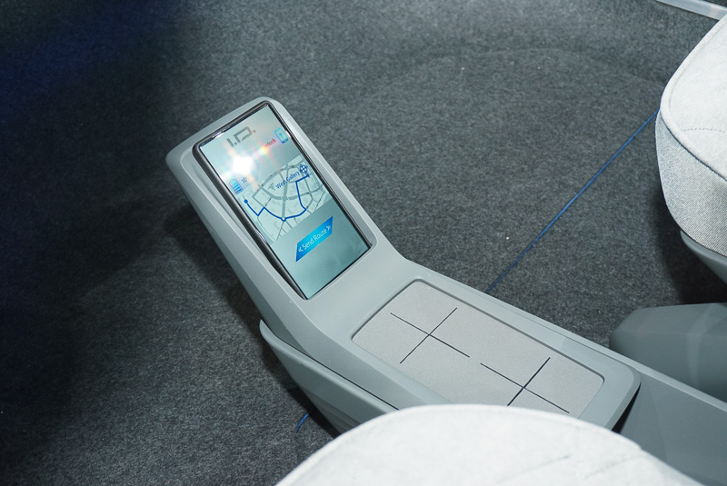 個人プロファイルを確認できるスマートデバイスがキーの代わりになる「デジタルキー」を採用。デジタルキーを持つ人が近づくとドアのロックが解除され、空調などがその人に合わせた設定で動き始める