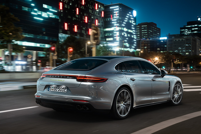 パナメーラ ターボS E-ハイブリッド エグゼクティブのリアビュー