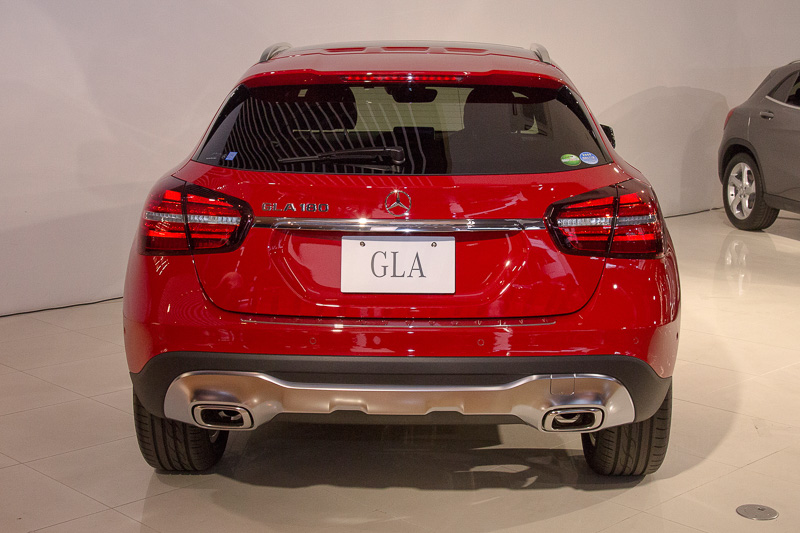 400万円を切る398万円で販売される「GLA 180」。ボディサイズは4430×1805×1505mm（全長×全幅×全高）。外観はGLA 220 4MATICと大きく変わらない