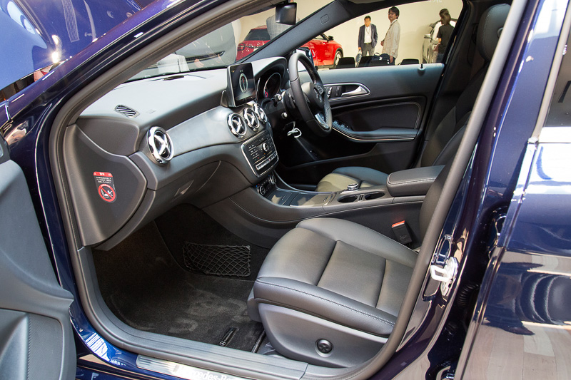 GLA 220 4MATICの室内。GLA 180もこのデザイン＆装備という説明だった