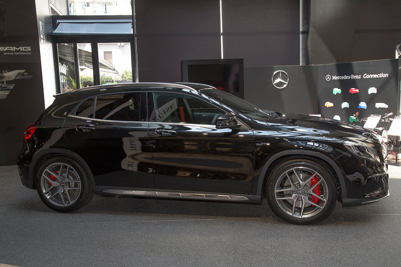 こちらは「メルセデスAMG GLA 45 4MATIC」