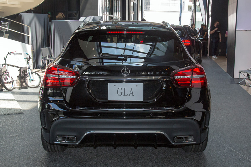 こちらは「メルセデスAMG GLA 45 4MATIC」