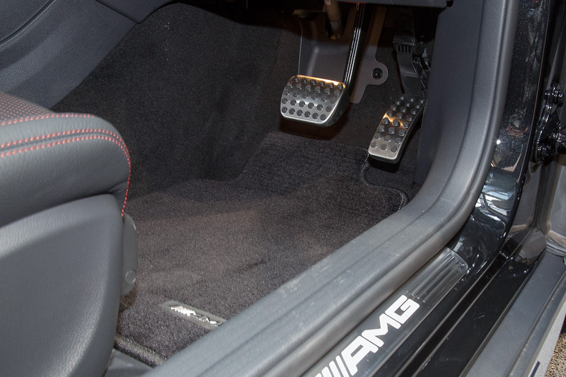 ペダルのデザインもAMG専用