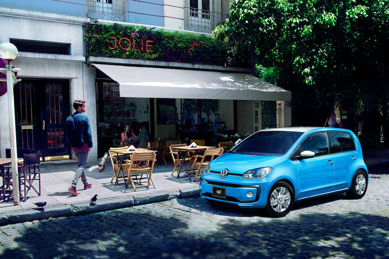 ルーフカラーとドアミラーをボディカラーと異なる色（黒または白）に統一するroof up!