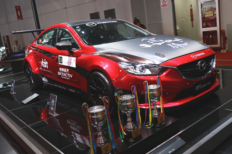 中国ツーリングカー選手権（CTCC）にマツダ中国のサポートを受けて参戦しているMazda6とMazda3のレース車両もブースに展示されていた。Mazda6はスーパーカップクラスにエントリーしていて、2016年はクラブチャンピオンシップのトロフィを獲得した