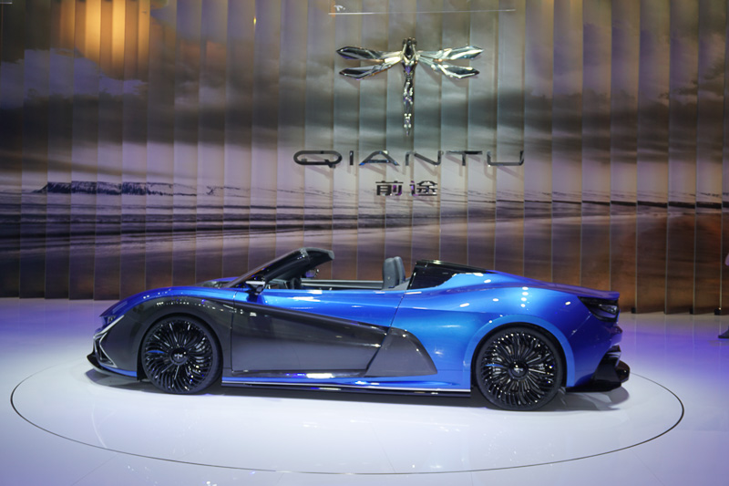 QIANTUブランドのスポーツカー