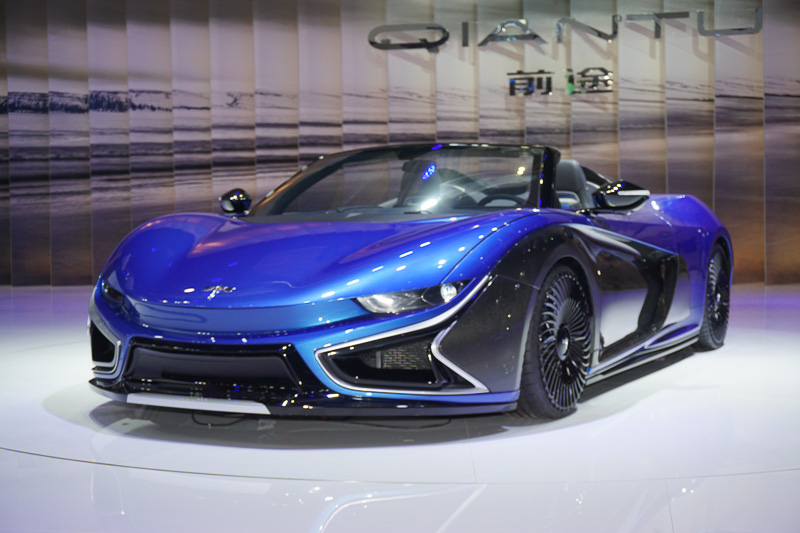 QIANTUブランドのスポーツカー