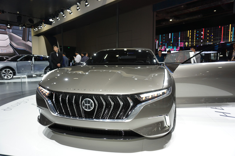 Hybrid Kinetic Groupとピニンファリーナによる高級セダンのコンセプトカー「H600」