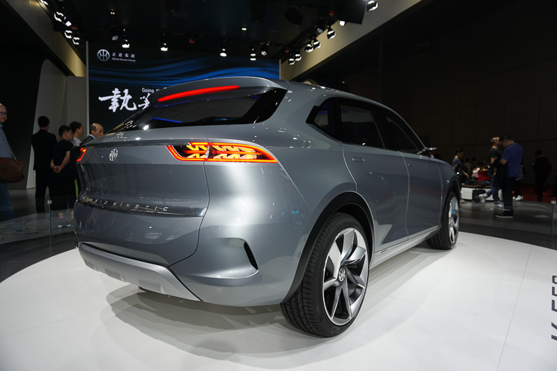 Hybrid Kinetic Groupとピニンファリーナによるコンセプトカー、5人乗りSUV「K550」。