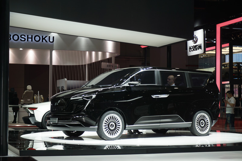 ミニバンのコンセプトモデルICONIQ SEVEN