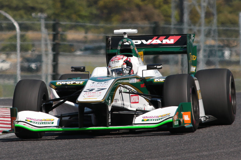 優勝した中嶋一貴選手（37号車 VANTELIN KOWA TOM'S SF14/TOYOTA RI4A）