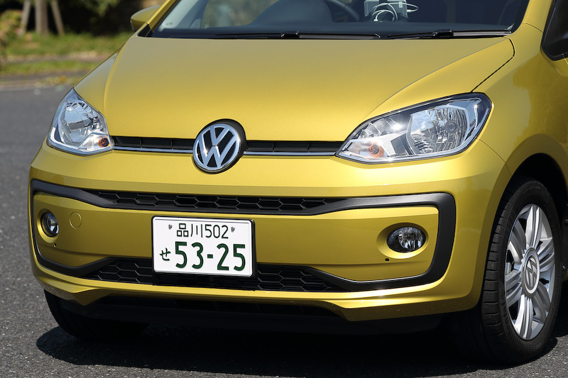 フロントまわりではLEDポジションランプ付ヘッドライト（オートライト機能付）を新採用するとともに、フロントバンパーデザインを変更