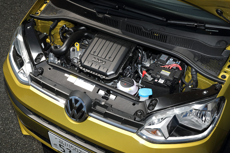 直列3気筒DOHC 1.0リッターエンジンは最高出力55kW（75PS）/6200rpm、最大トルク95Nm（9.7kgm）/3000-4300rpmを発生。ガソリンは無鉛プレミアム