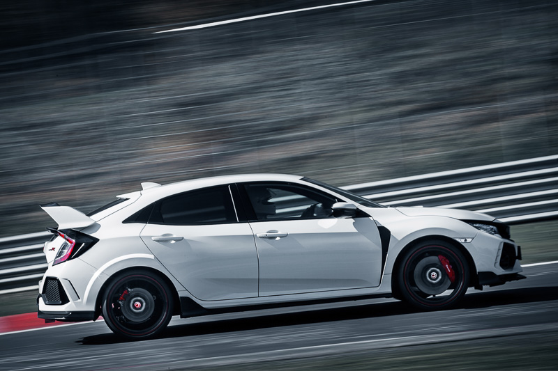 ニュルブルクリンク北コースで走行テストを行なった新型「シビック TYPE R」