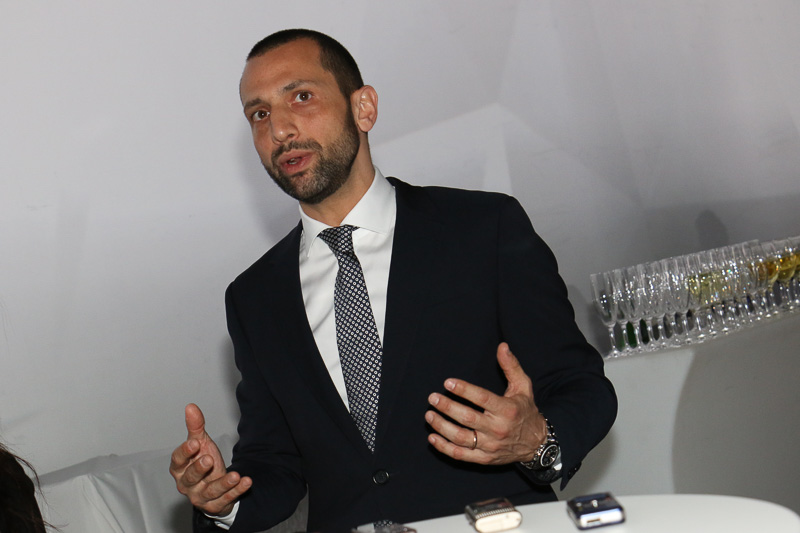 3本目の柱となる「ウルス」発売にあたり、クレシ氏は既存の店舗の改修で対応すると語った