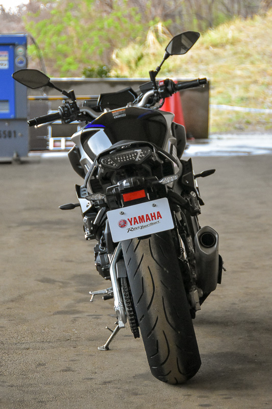 前後の外観（MT-10 SP）