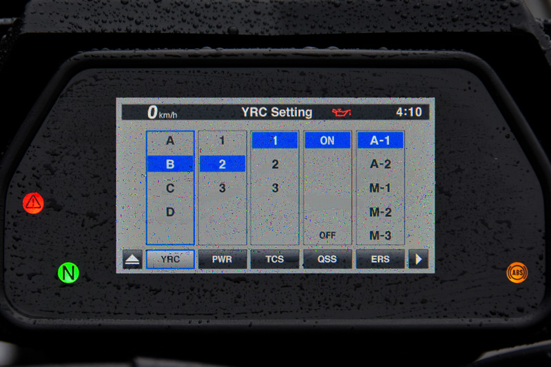 YRCはA/B/C/Dの4つのパターンがあり、走行モード、TCS、電子制御サスのセッティングの組み合わせをまとめて切り替えられる